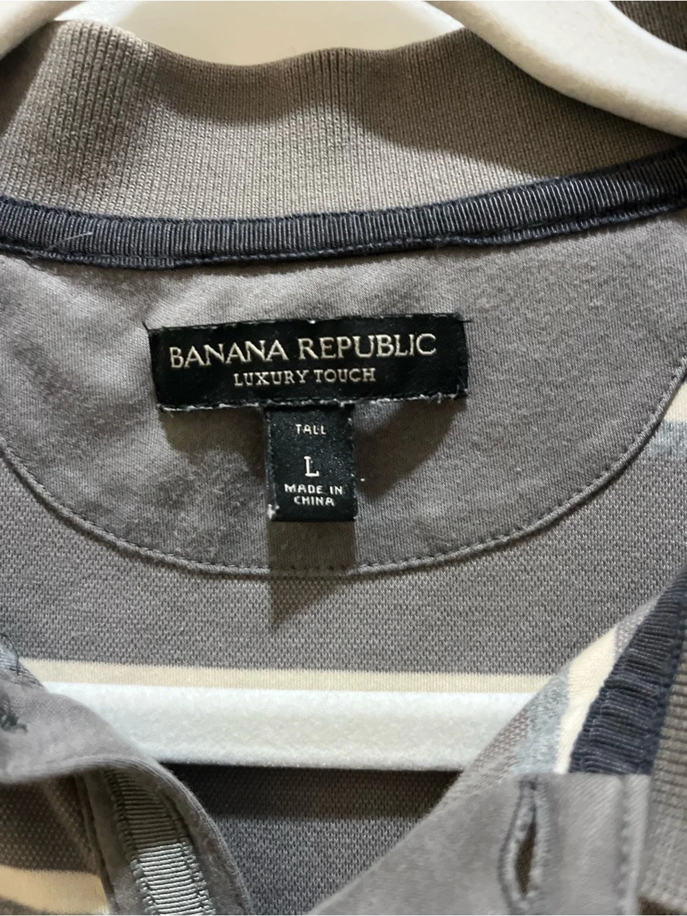 Men’s Banana Republic Gray and White Striped Polo Medium 100% cotton